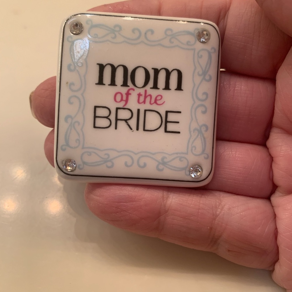 Mom of the Bride Pin